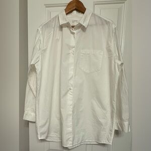 **Lowrys Farm Classic White Button-Up Shirt – Women’s Size F/Medium**